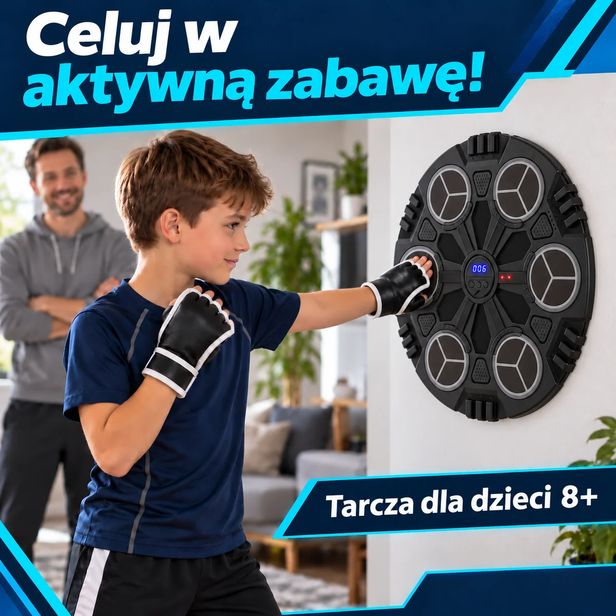 Chłopiec korzystający z tarczy bokserskiej na ścianie