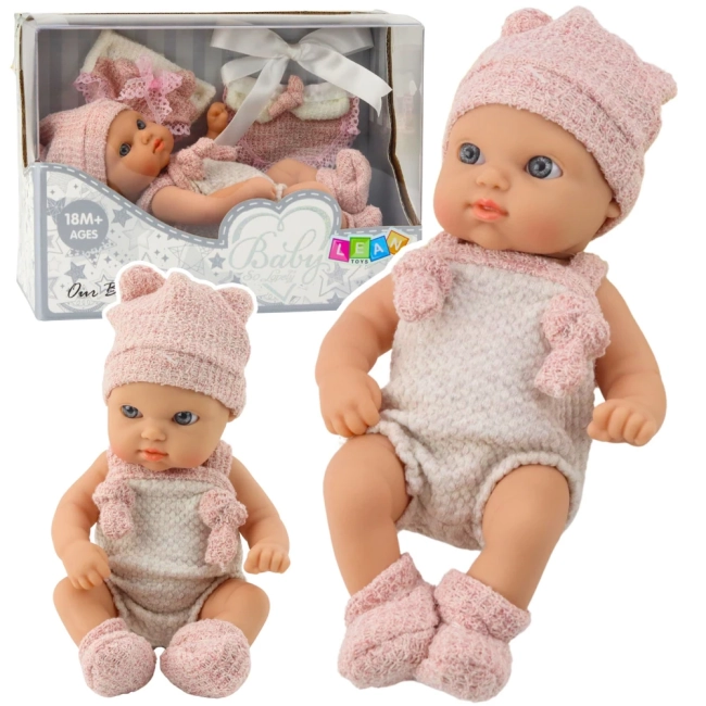 Lalka bobas niemowlak 18 cm w różowym ubranku z czapeczką 18m+ - zdjęcie 1